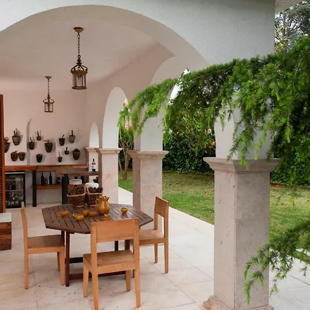 Montjuic Boutique Bed & Breakfast Girona-2